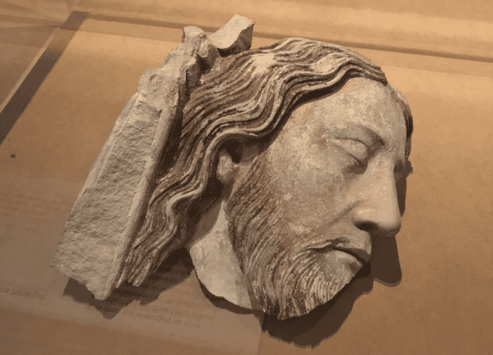 Cabeça de Jesus Cristo encontrada na catedral de Notre-Dame