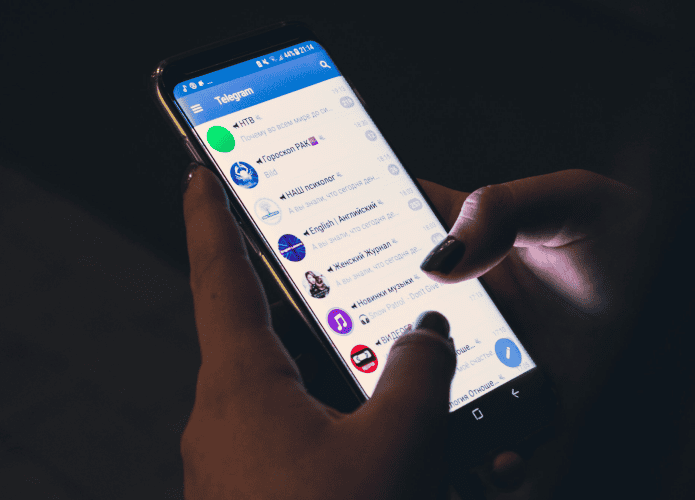 Imagem mostra o aplicativo do Telegram aberto e a lista de conversas disponíveis em um perfil