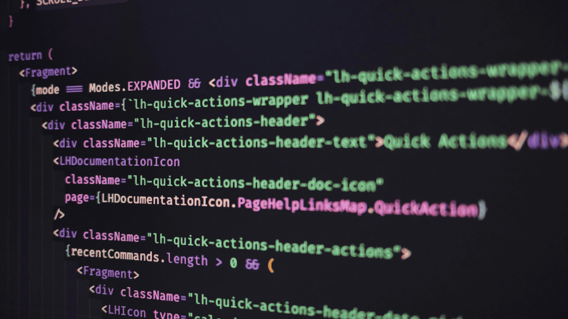 imagem mostra uma tela cheia de códigos que comandam e estruturam um software