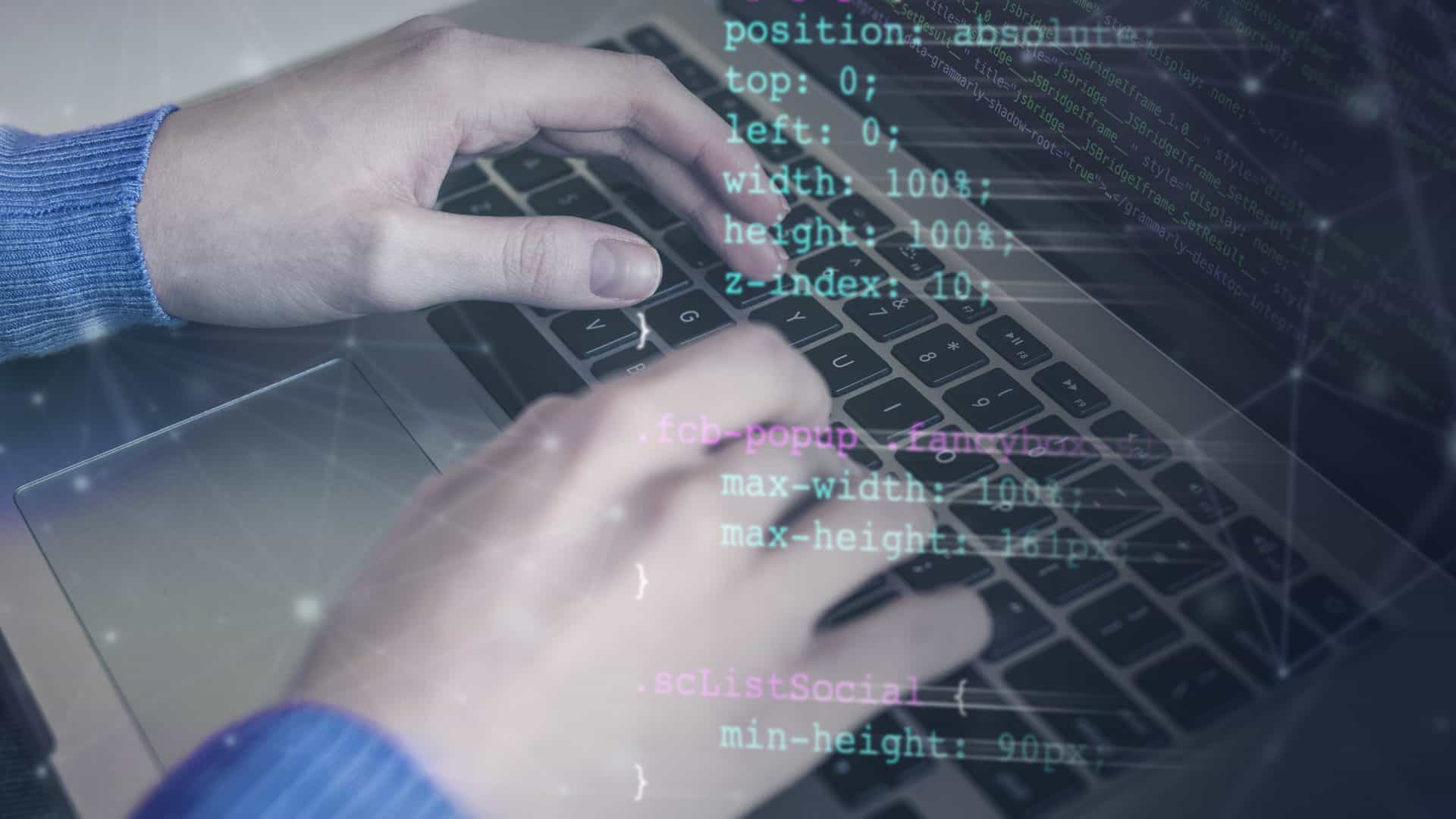 Pessoa trabalhando com a linguagem CSS