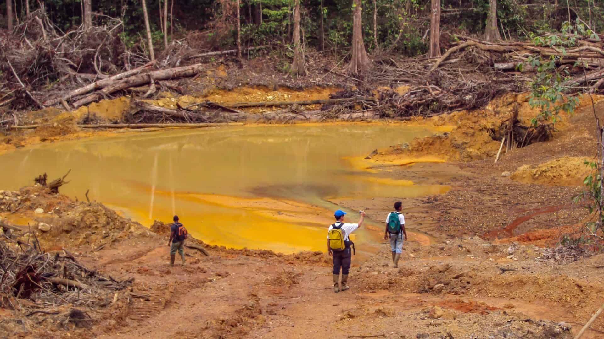 Garimpo de ouro ilegal na Guiana