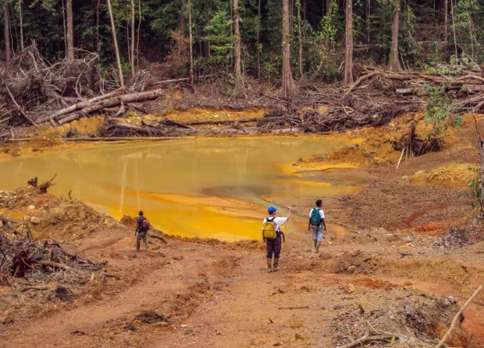 Garimpo de ouro ilegal na Guiana