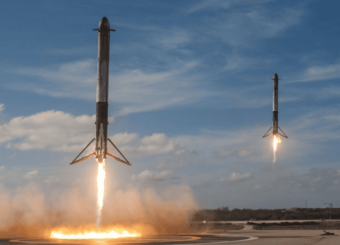 Foguetes sendo lançados pela empresa SpaceX