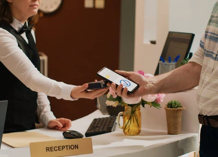 Assim como com cartão de crédito, agora você pode fazer Pix por aproximação com seu celular