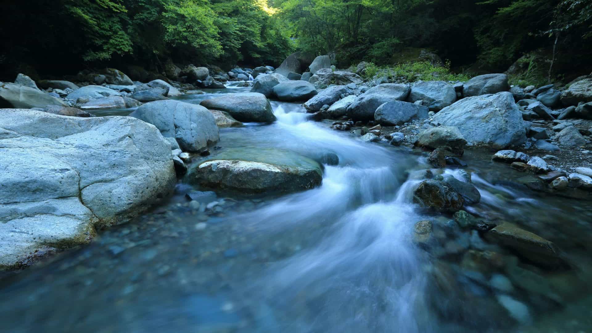 rio-agua-pedra-corrente-natureza-1920x1080