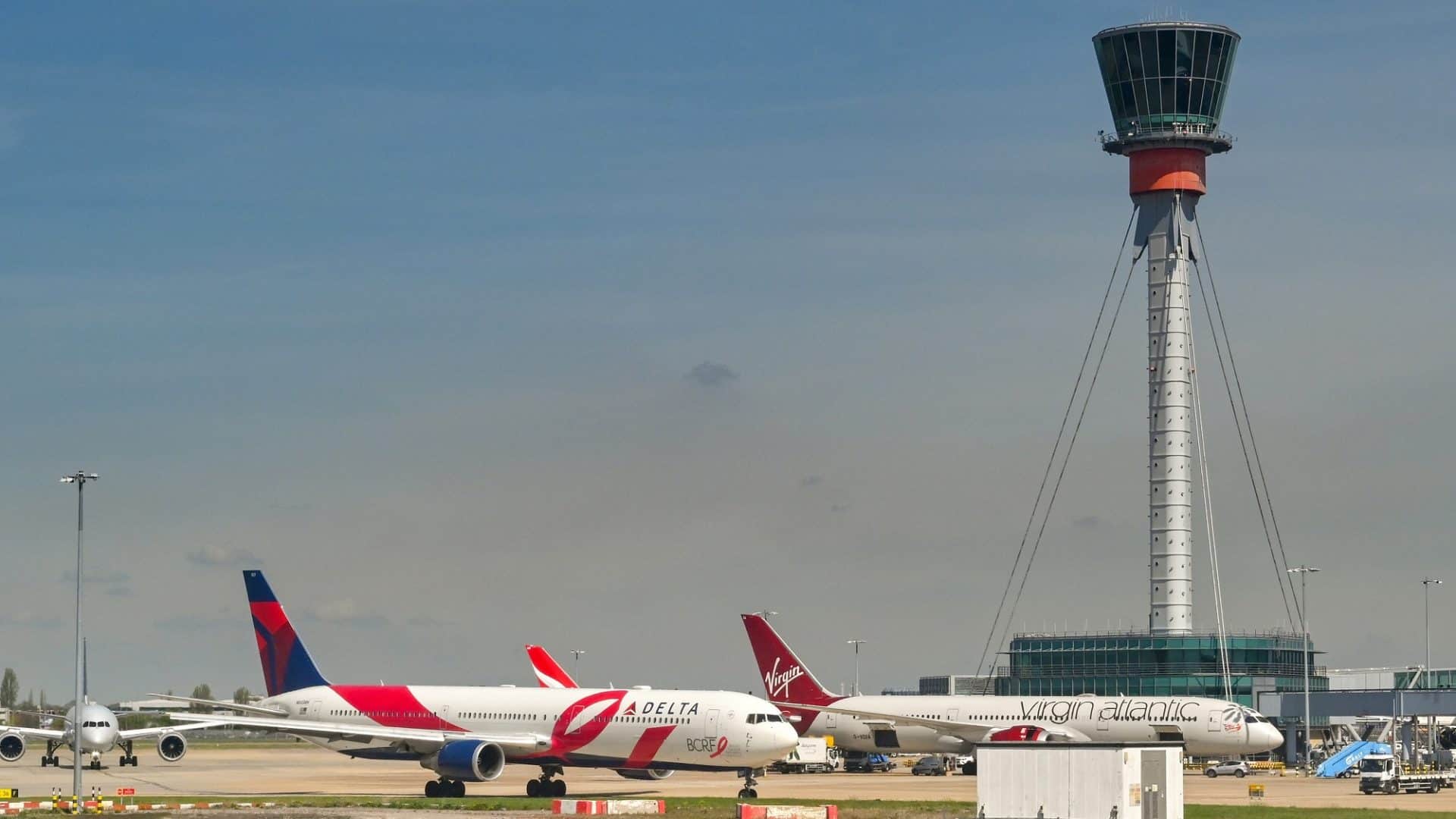 torre de controle de tráfego aéreo do aeroporto Heathrow, em Londres