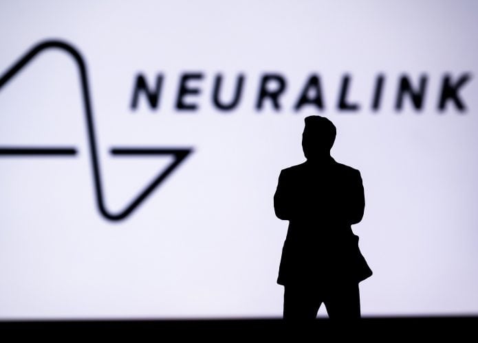logo da neuralink e silhueta de elon musk