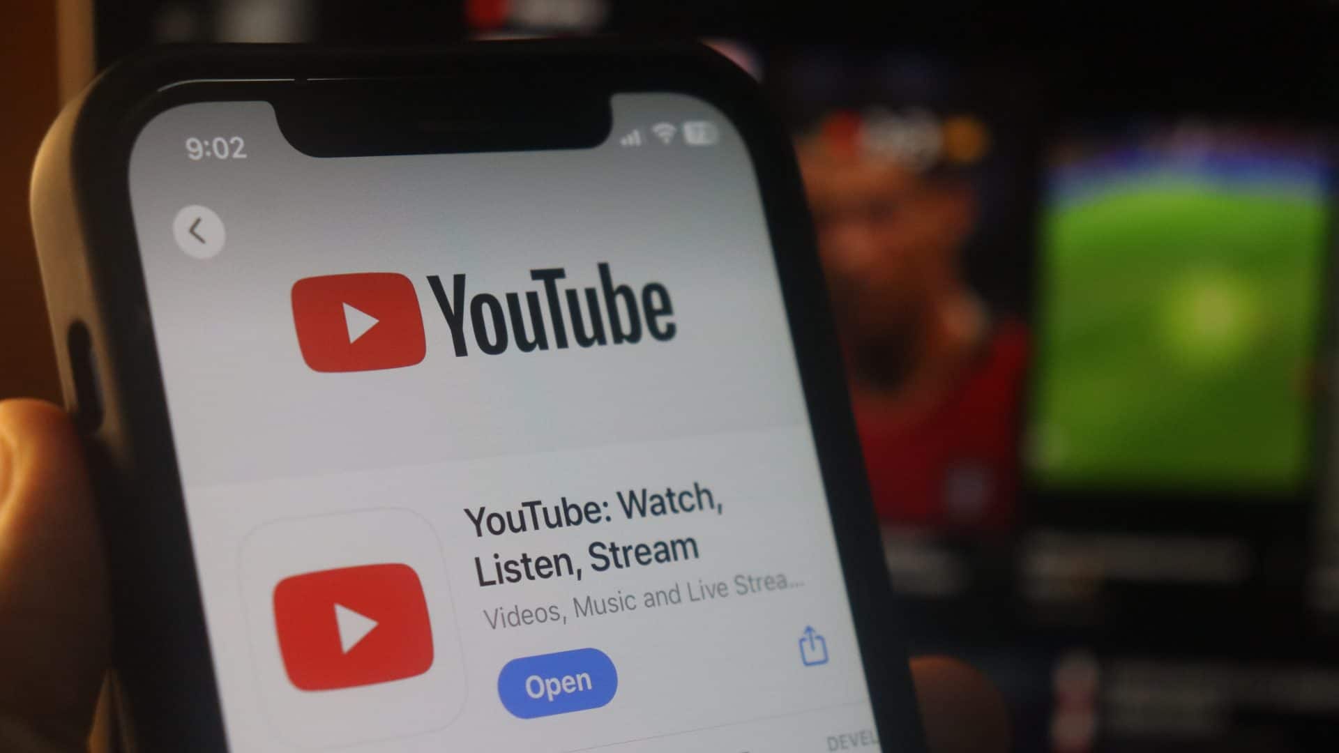 Tela de download do YouTube em na App Store em um iPhone