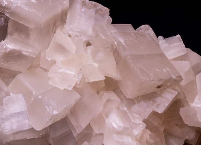 Imagem mostra cristais de calcita rosa