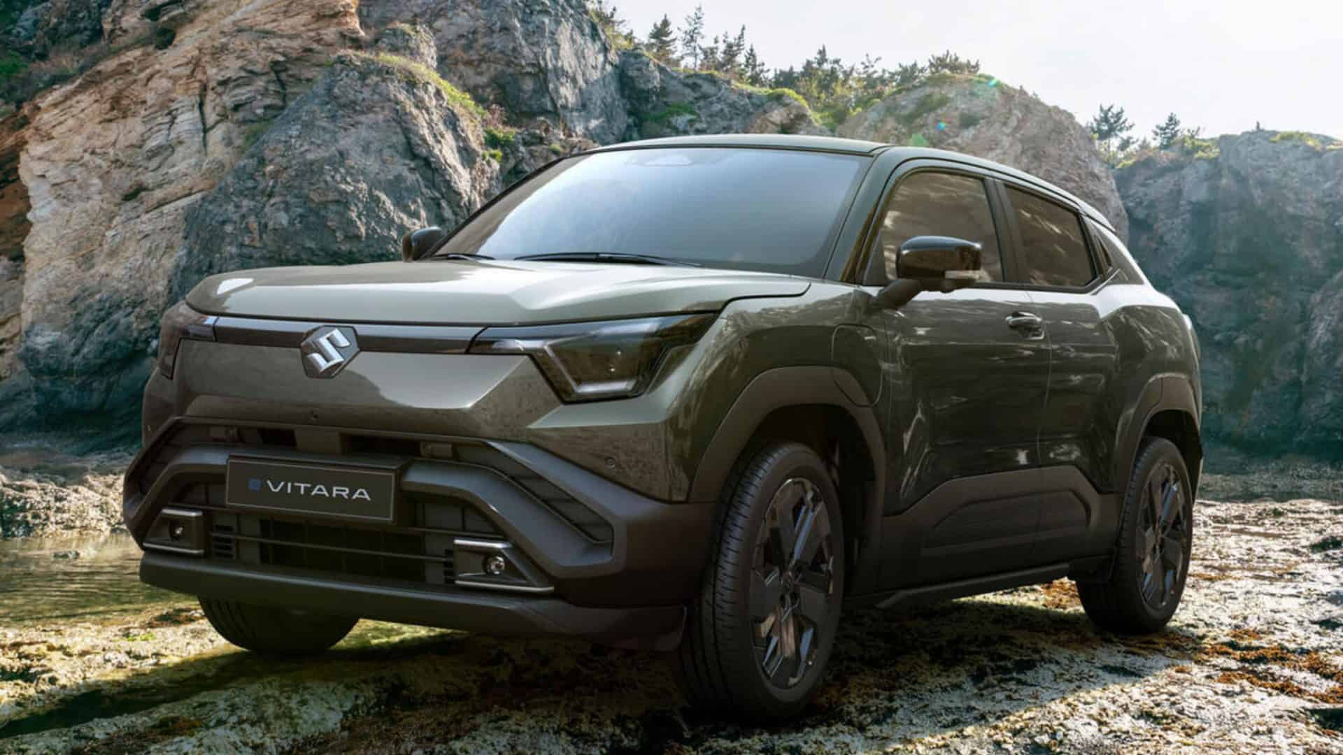 E Vitara, da Suzuki, andando em paisagem off road