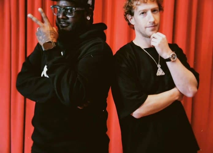 T-Pain e Mark Zuckerberg fazendo pose