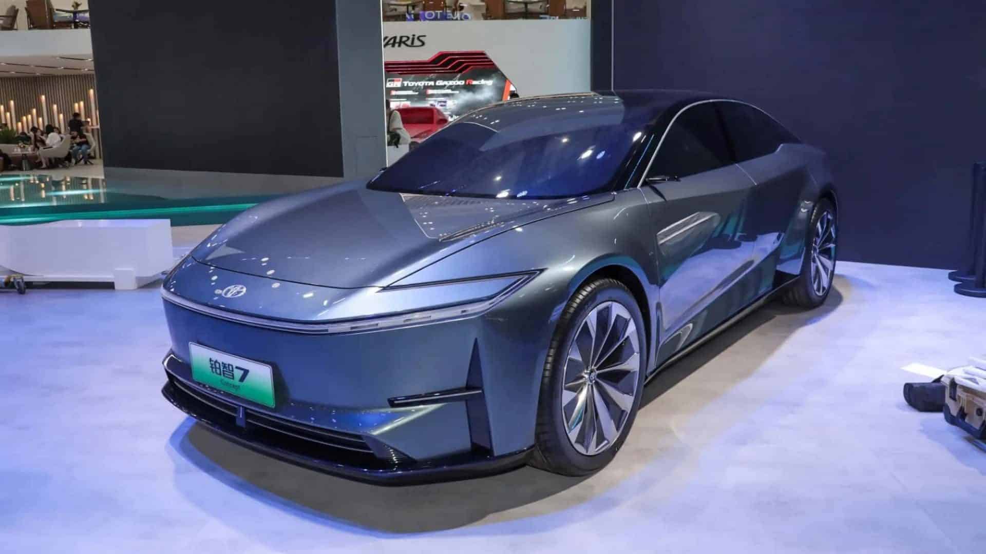 Novo sedã elétrico da Toyota terá tecnologia da BYD