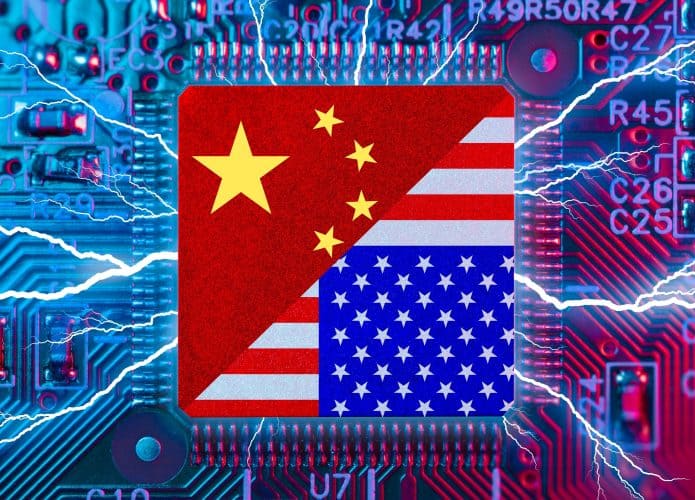 Montagem sobre Guerra dos Chips com bandeiras da China e dos Estados Unidos