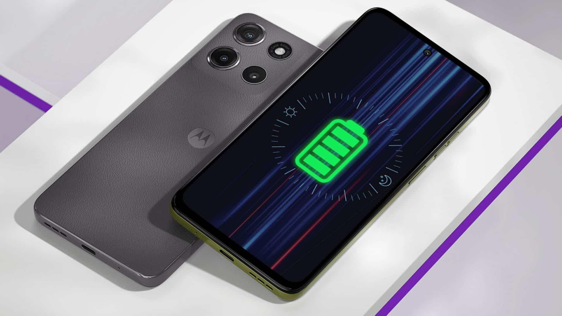 Dois modelos do celular Moto G15 da Motorola, um em cima do outro, com destaque na tela para bateria