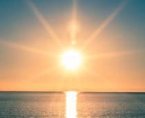Sol acima do mar