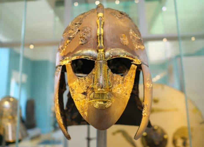 capacete-Sutton-Hoo-1-695x500