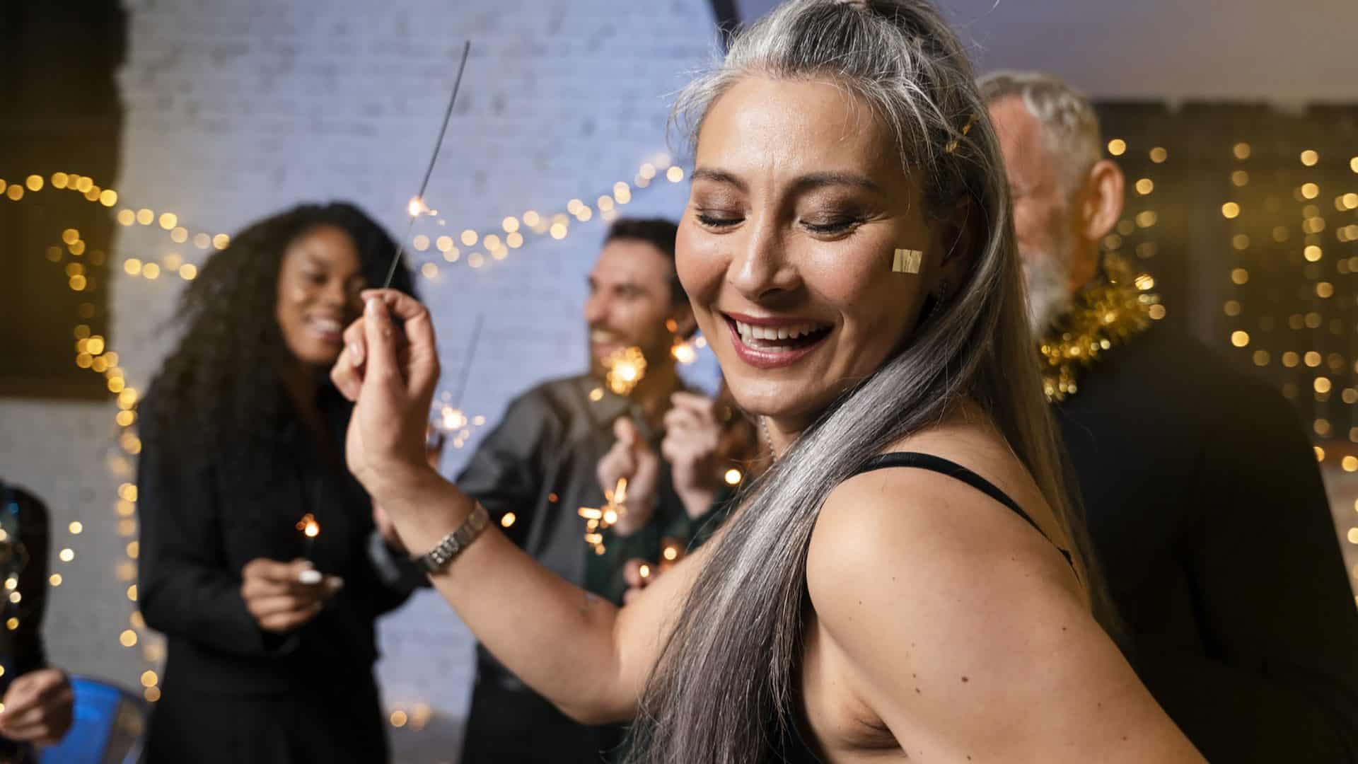 Pessoas celebrando o Ano Novo