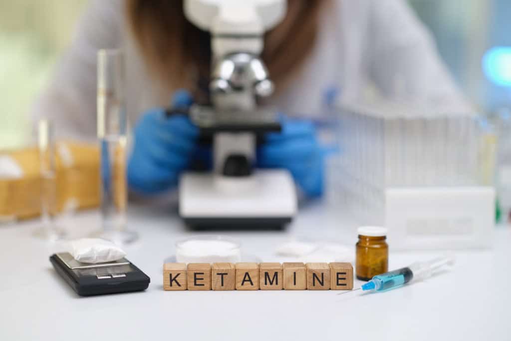Cientista investiga cetamina presente em pó branco