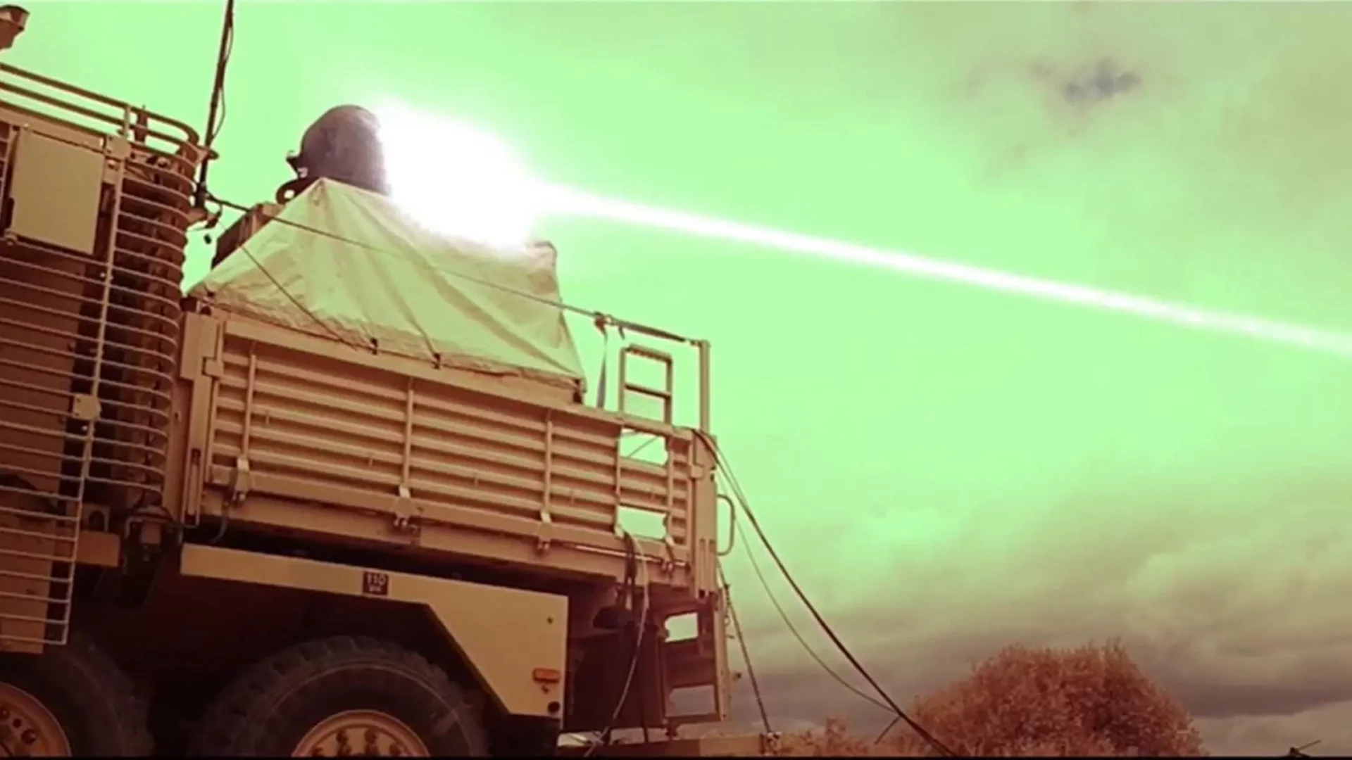 Soldados britânicos disparam arma a laser pela primeira vez