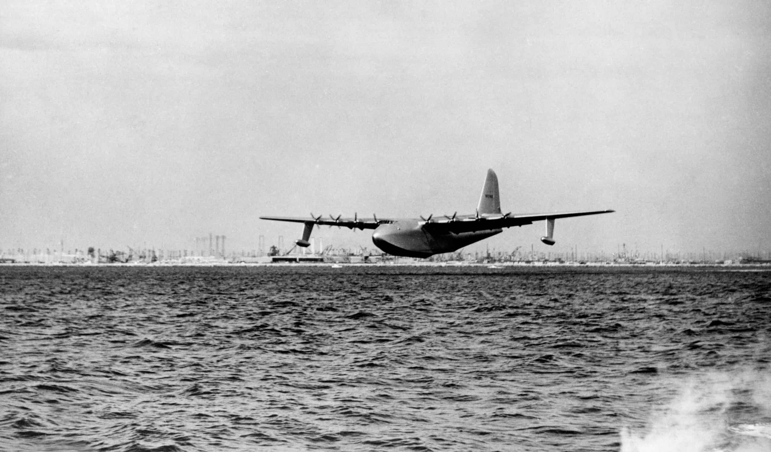 Conheça o enorme hidroavião feito de madeira para a 2ª Guerra Mundial