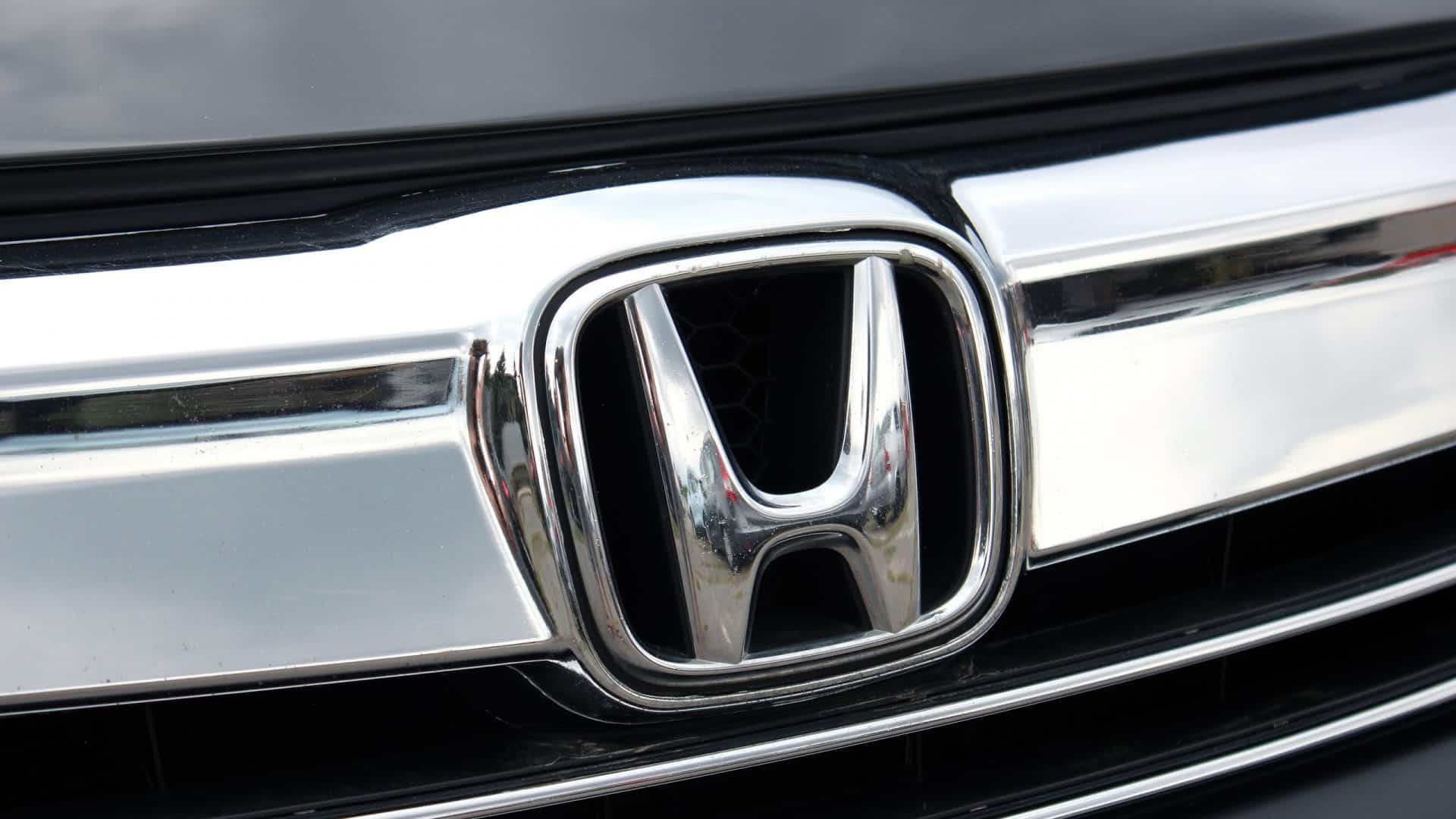 Logo da Honda em um carro