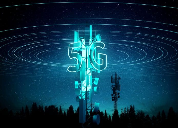 Torre de internet com dizeres s
