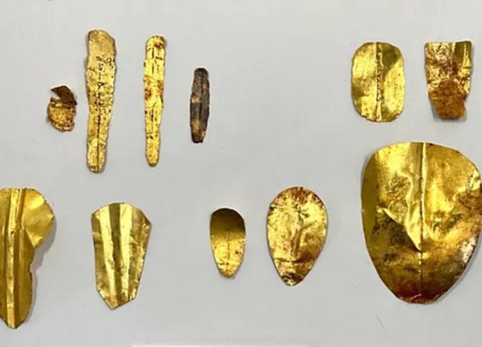 Línguas de ouro encontradas no Egito