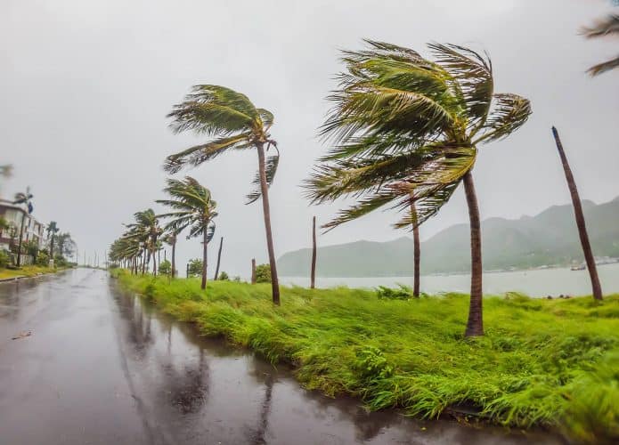 Previsão do tempo alerta para ciclone subtropical