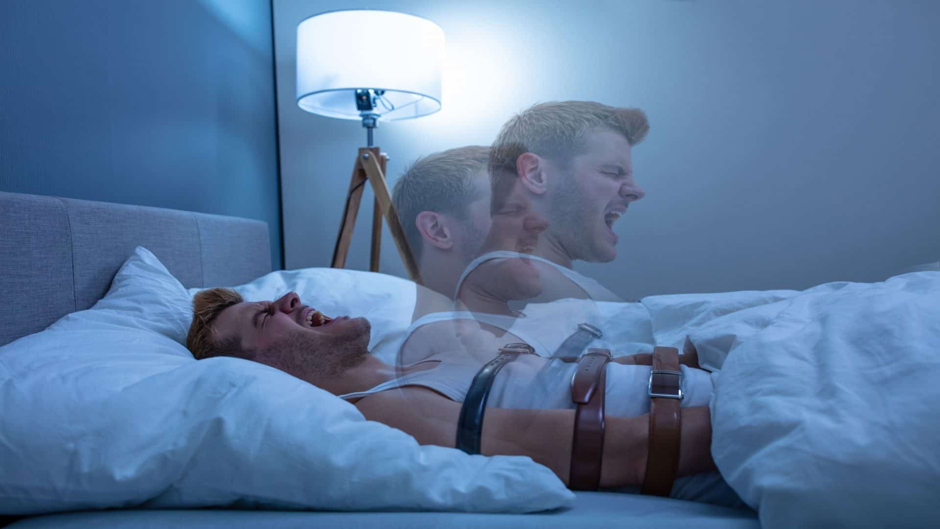 Homem Sofrendo de Parasonia do Sono em Casa