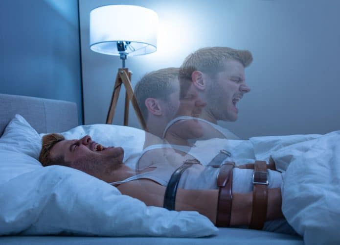 Homem Sofrendo de Parasonia do Sono em Casa