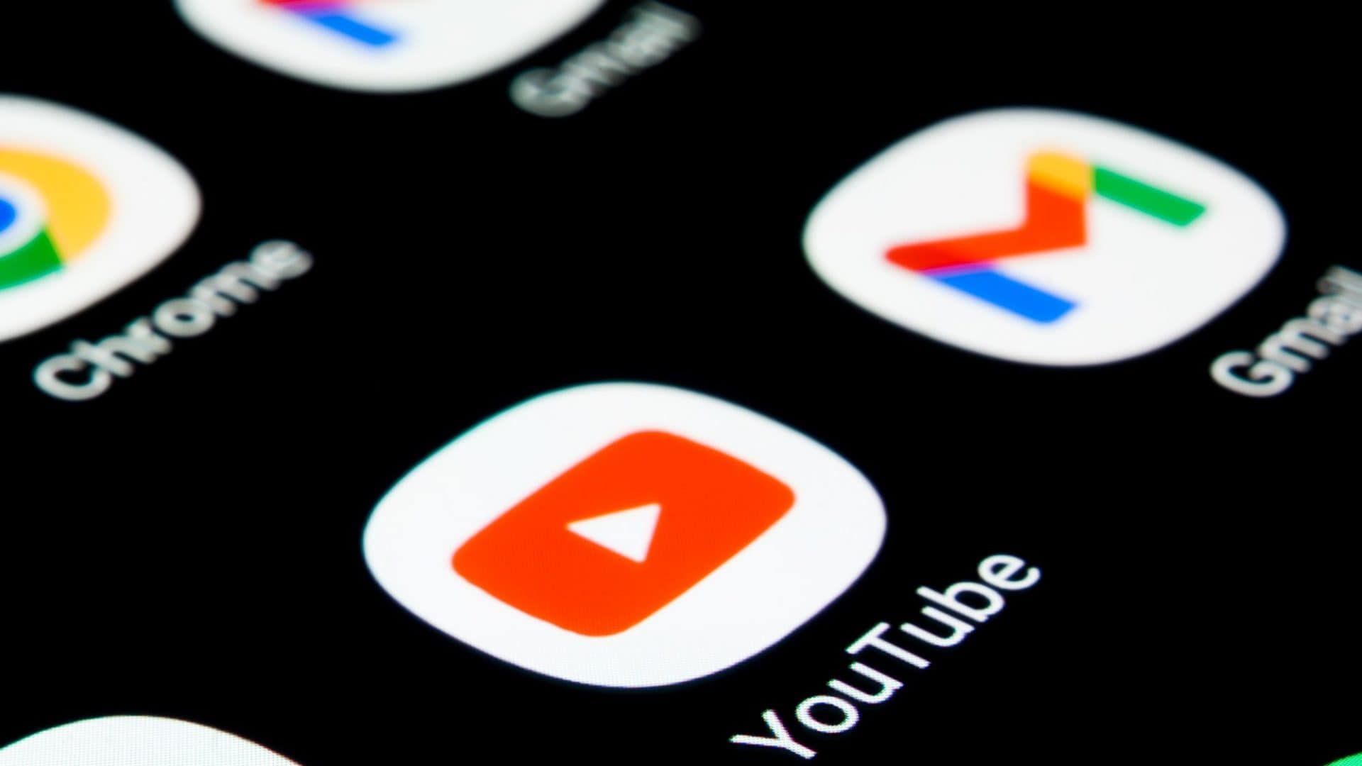 Logo do YouTube em um smartphone