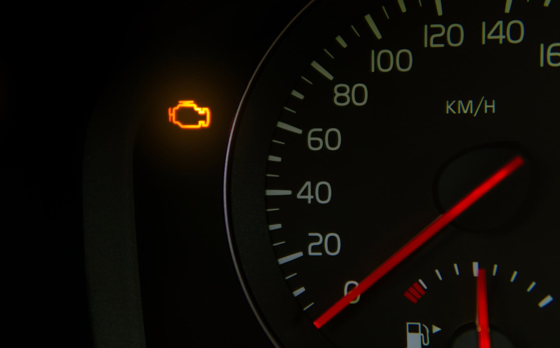 É perigoso dirigir o carro com a luz da injeção acesa? - Olhar Digital