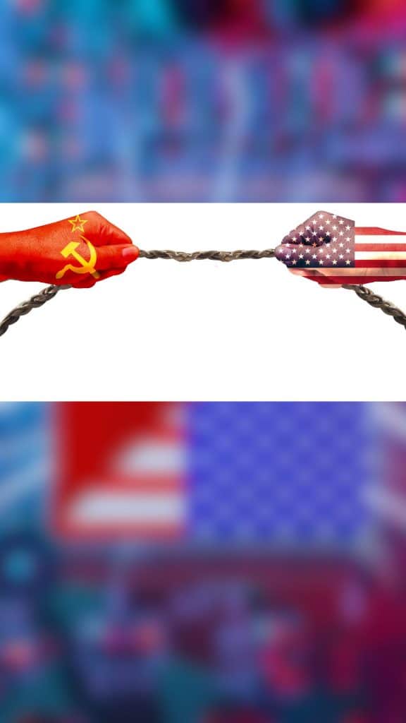 Ilustração de mãos com bandeiras da China e dos Estados Unidos puxando corda