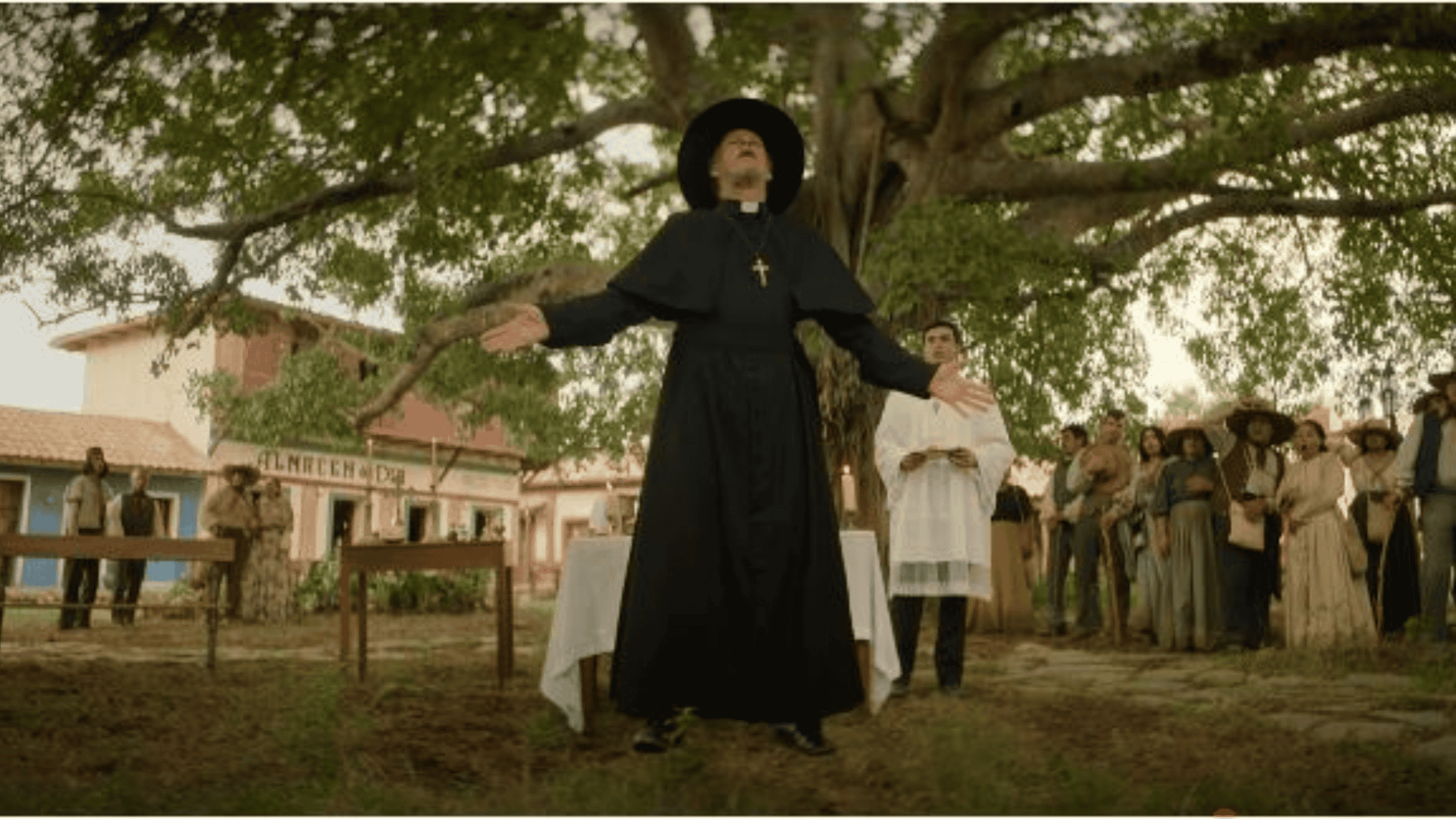 Padre levita em meio a fiéis em cena de Cem anos de Solidão, a série