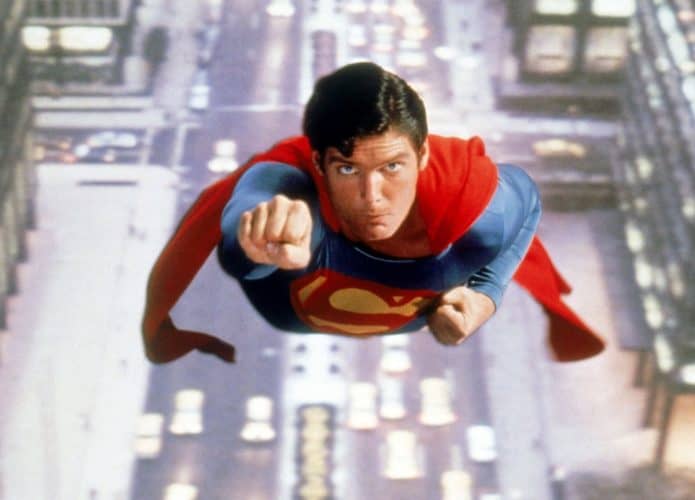 superman voando