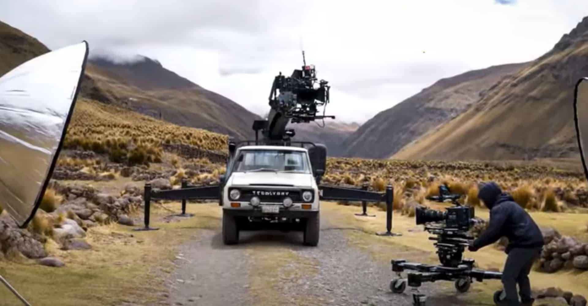 Imagem mostra cenário de filme publicitário gerado por IA para a Porsche.