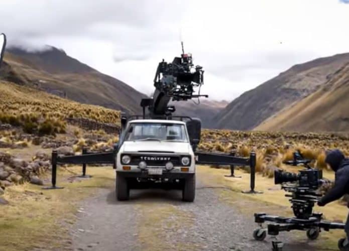 Imagem mostra cenário de filme publicitário gerado por IA para a Porsche.