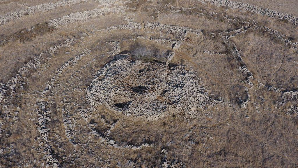 Visão aérea de Rujm el-Hiri, também conhecido como Roda dos Fantasmas, na Síria