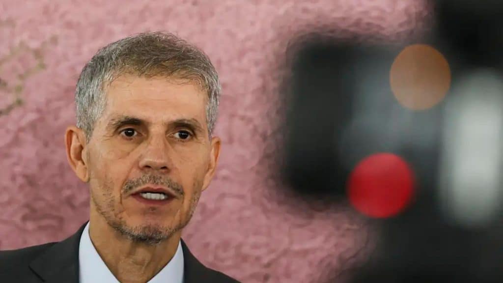 Sidônio Palmeira, novo ministro da Comunicação do governo, falando em frente câmera