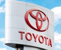 Placa da Toyota com o logo