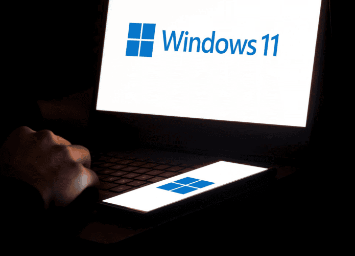Imagem do Windows 11 em um pc e celular