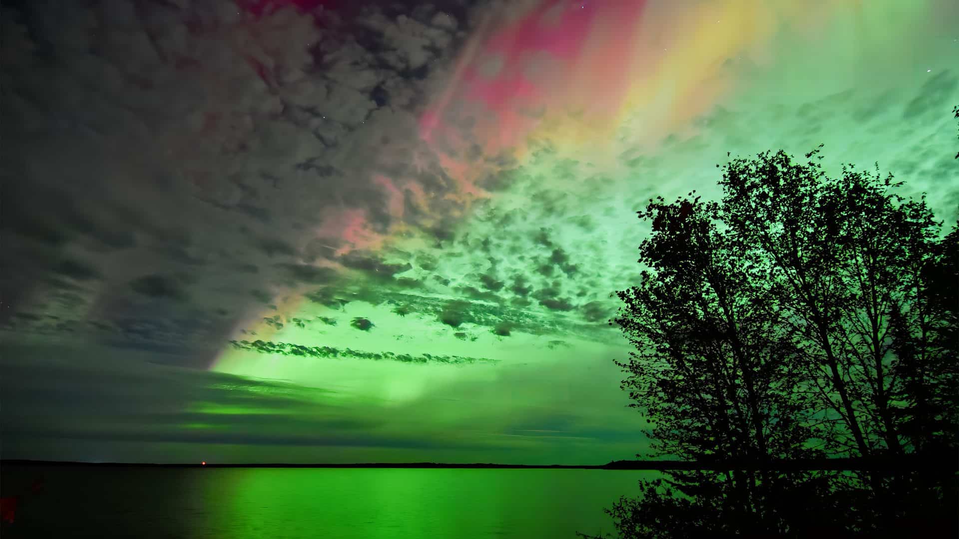 aurora-em-Timmins-Ontario-Canada-1920x1080