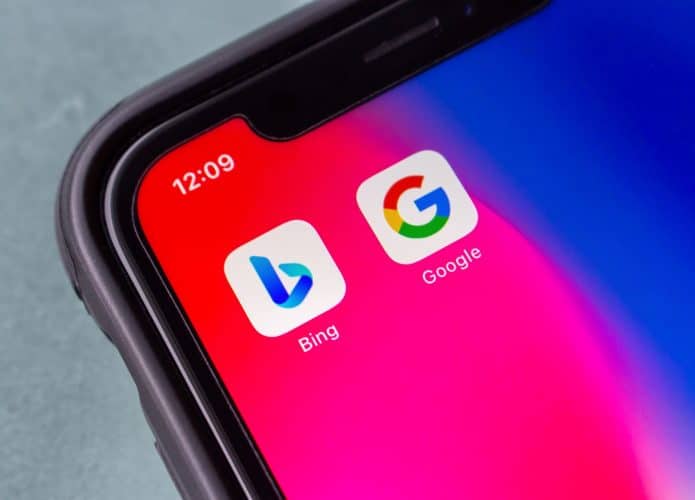 Apps de Google e Bing na tela de um iPhone