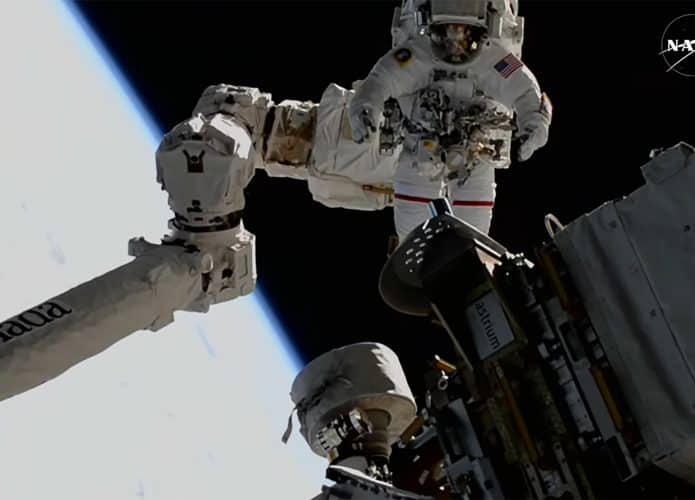 caminhada-espacial-92-695x500