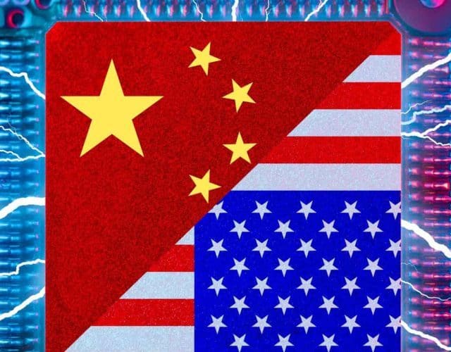 Ilustração de bandeiras da China e dos Estados Unidos em chip soltando raios