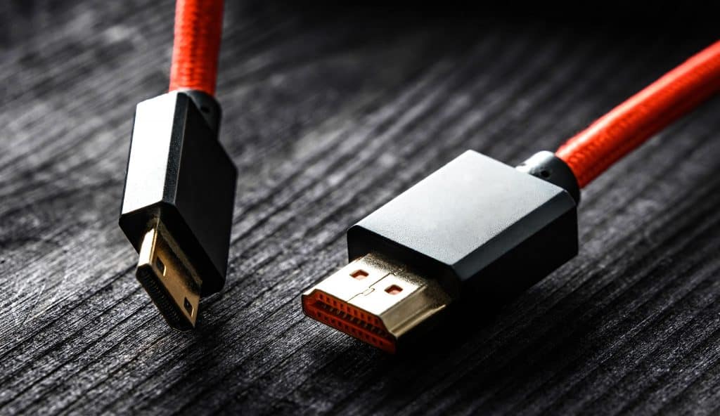 uas pontas de um cabo HDMI