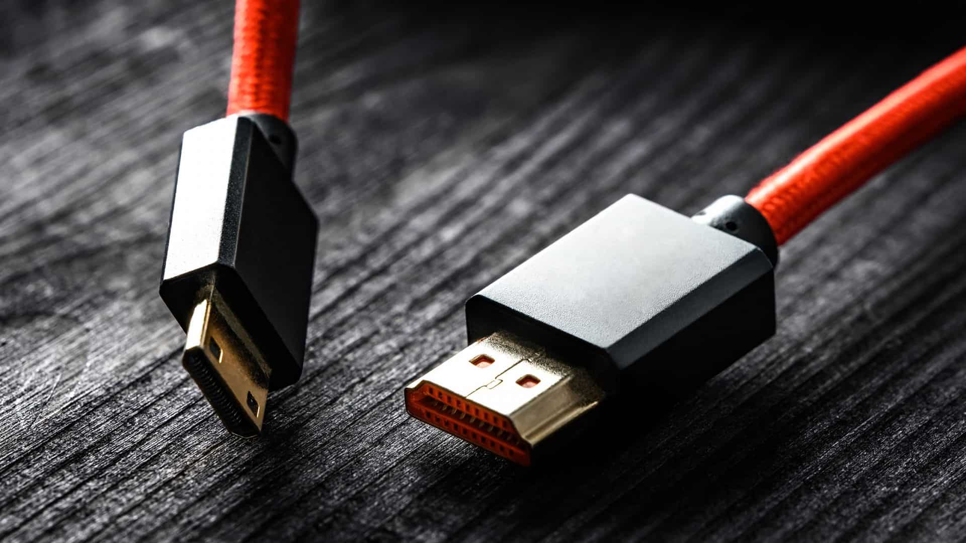 uas pontas de um cabo HDMI