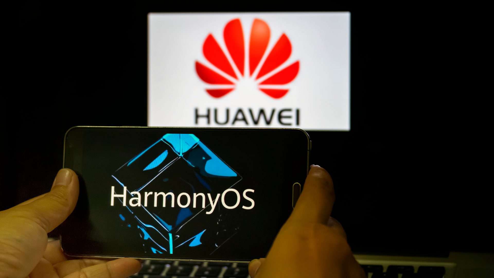 Logos de Huawei e HarmonyOS