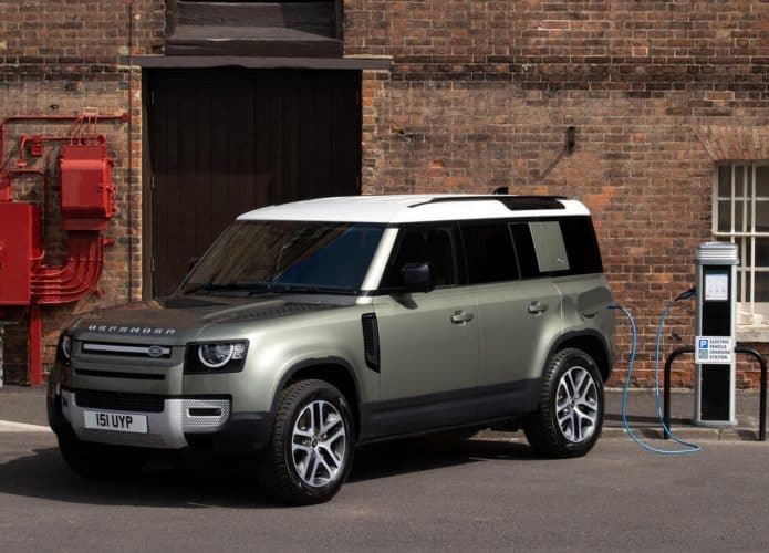 land-rover-defender-p400e-hybrid-1-695x500
