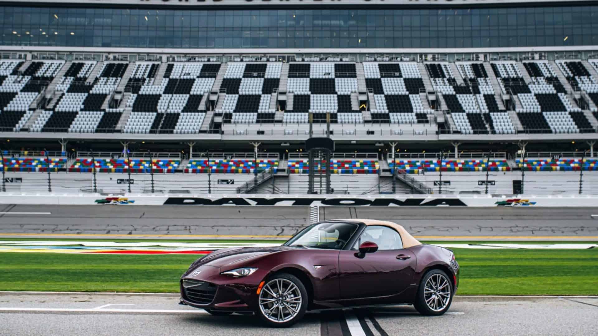 Mazda MX-5 em autódromo